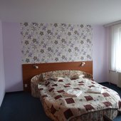 Malování hotelových pokojů, lepení tapet Brno 
